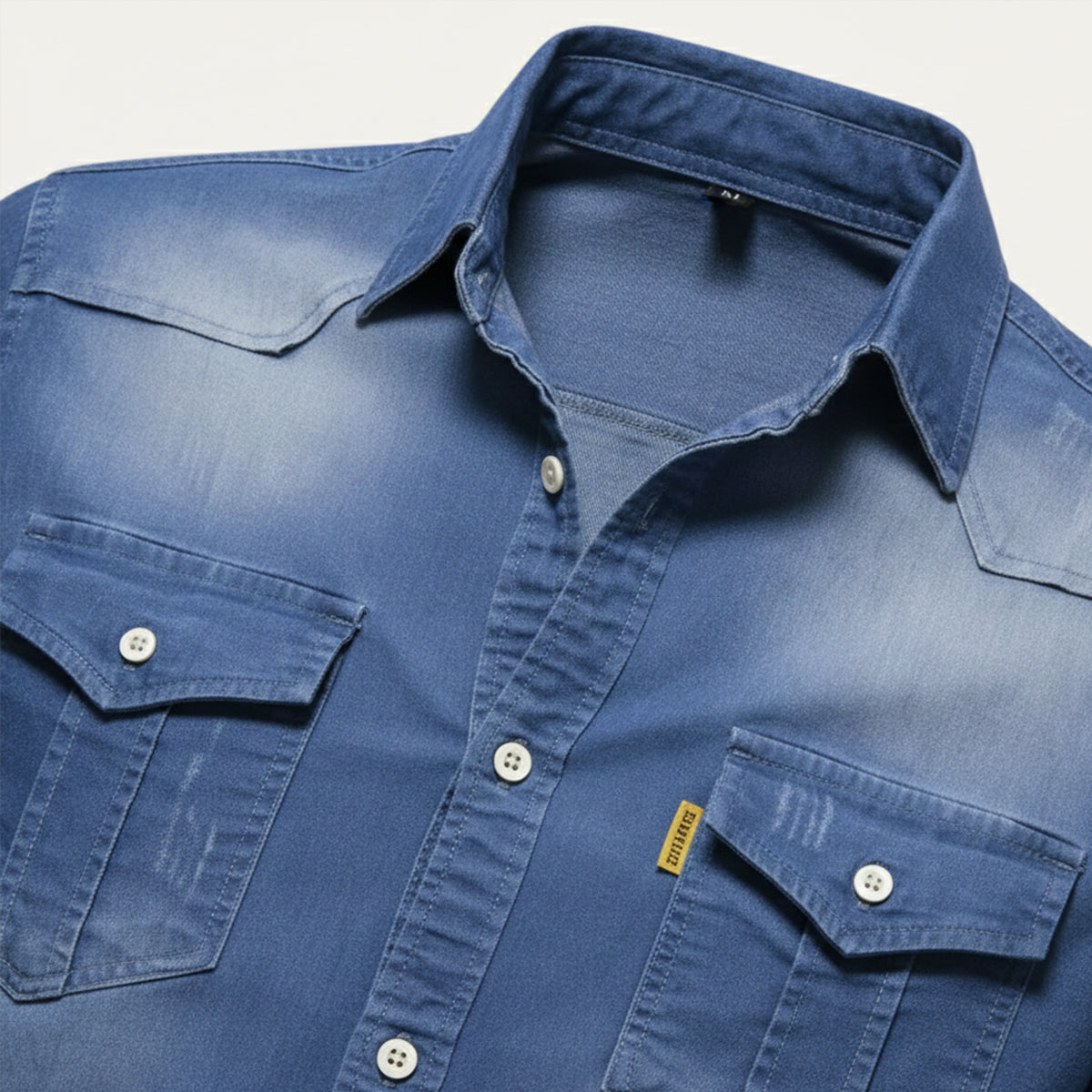 Chemise homme à poches poitrine boutonnées