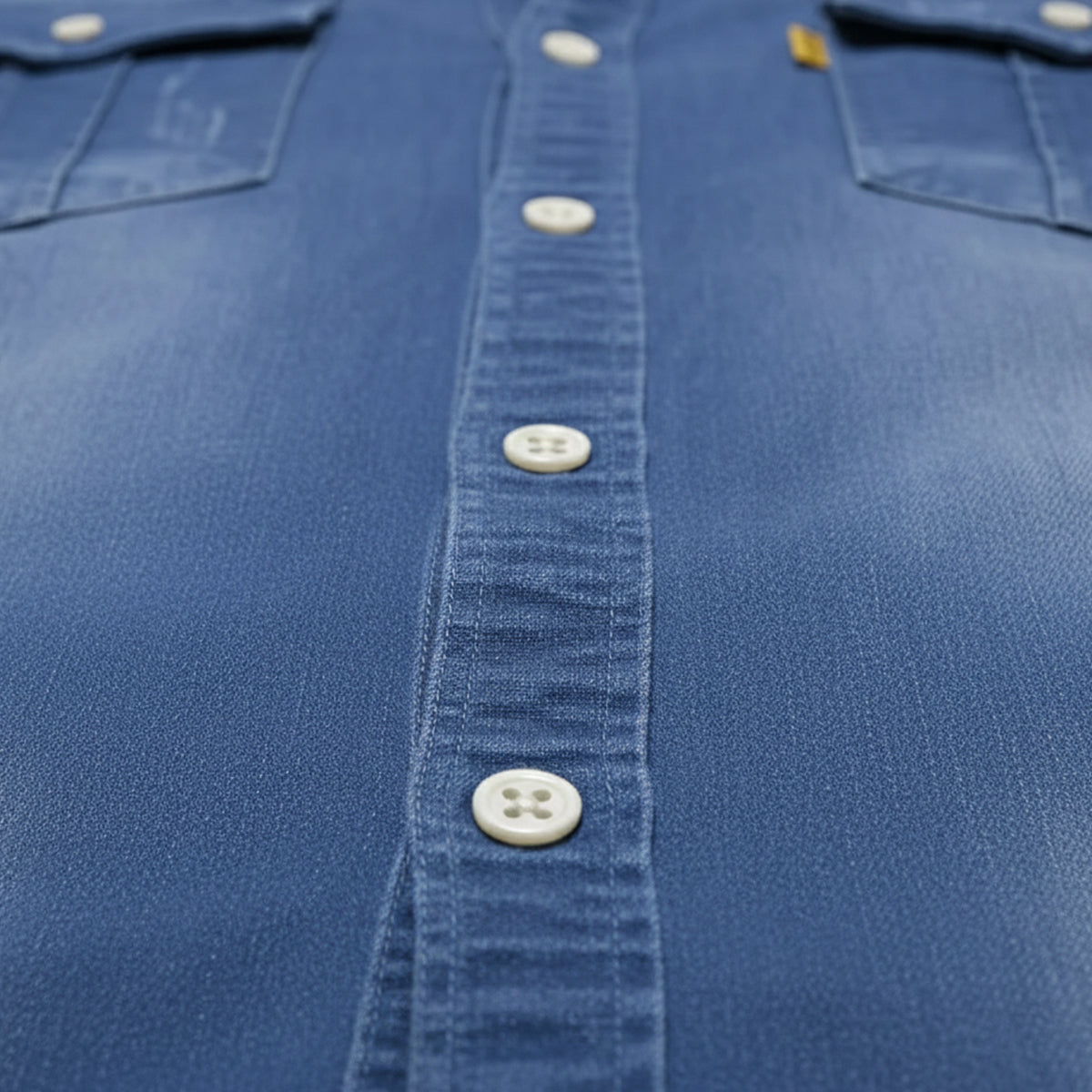 Chemise homme à poches poitrine boutonnées