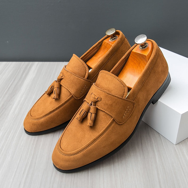Mocassins homme visibles sur le dessus
