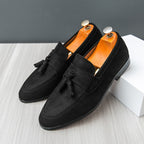 Mocassins homme visibles sur le dessus