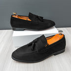 Mocassins homme visibles sur le dessus