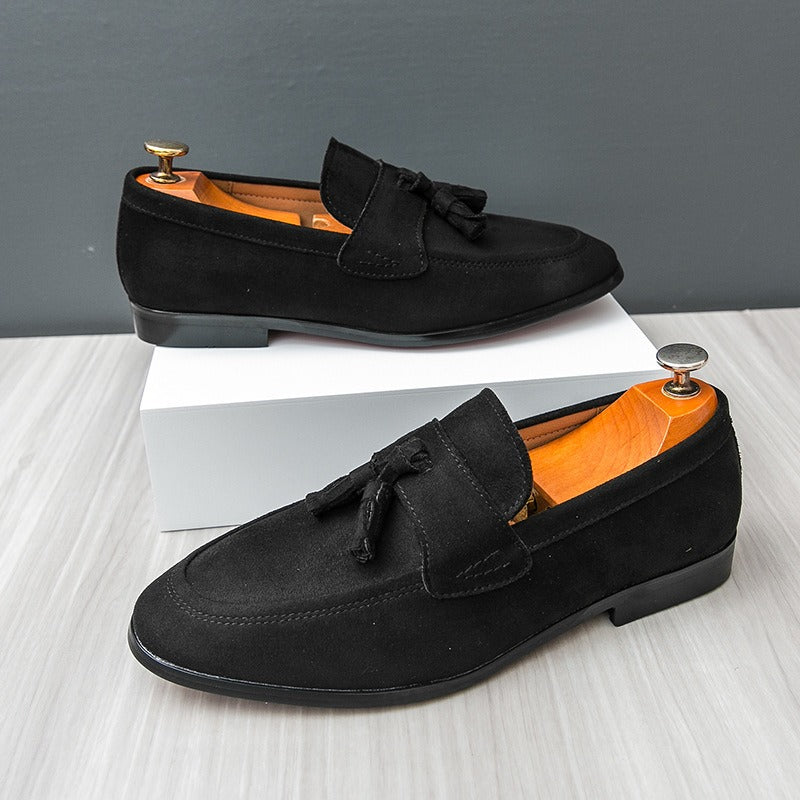 Mocassins homme visibles sur le dessus