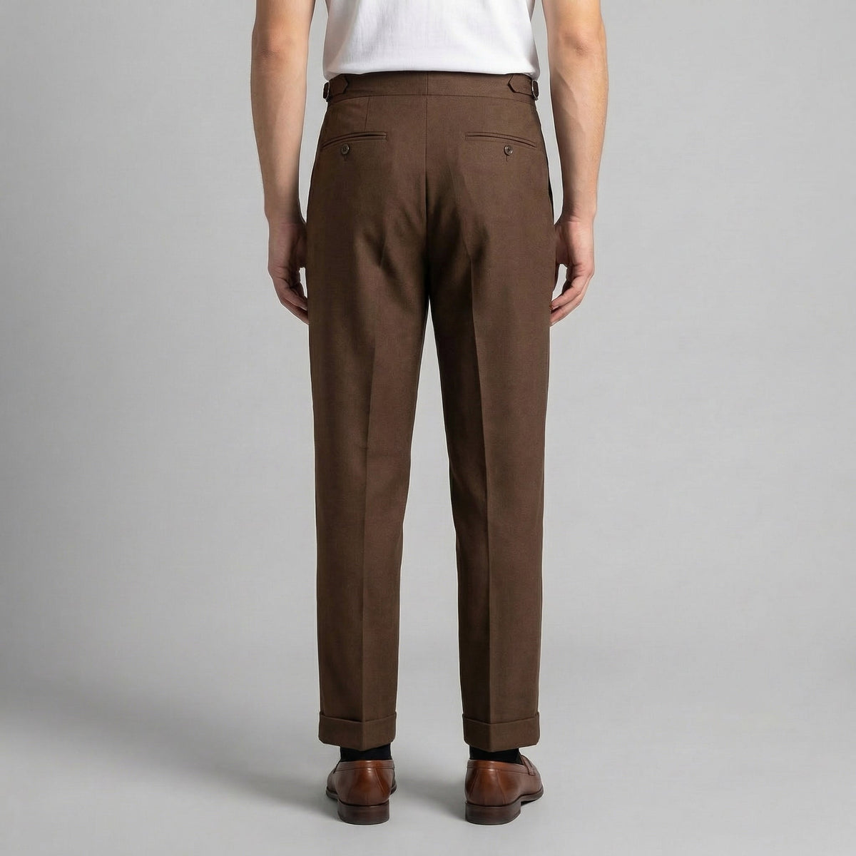 Pantalon homme à plis ajustable