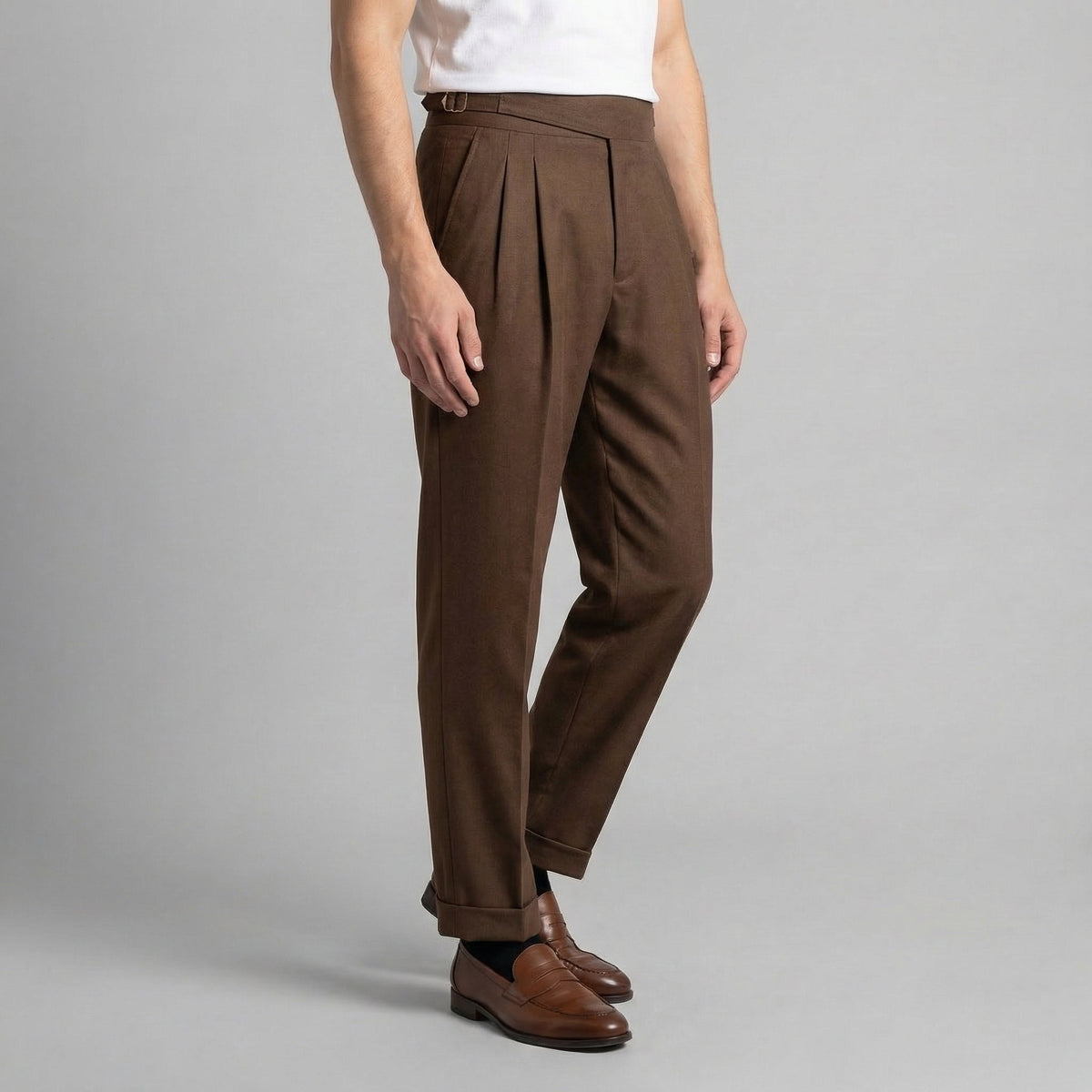 Pantalon homme à plis ajustable
